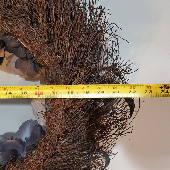 Ashland Halloween Wreath ☠️ Skull & Crossbones - Picture 6 of 8